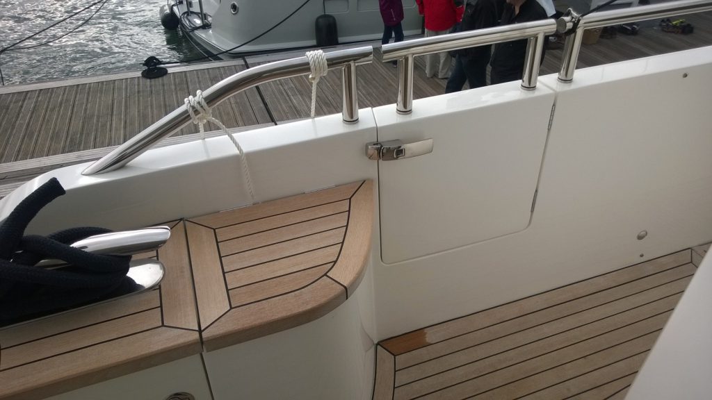 TRANSOM DOOR LATCH